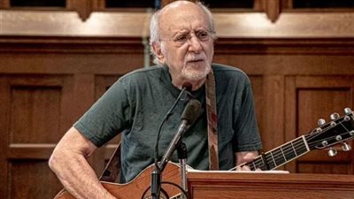 وفاة عضو فرقة بيتر وبول وماري الشهيرة عن 86 عامًا