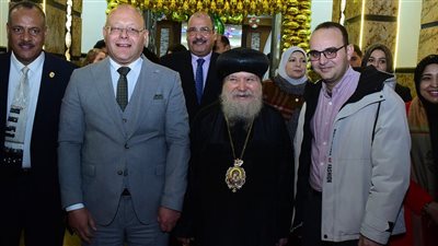 رئيس جامعة سوهاج يزور عدداً من الكنائس لتقديم التهنئة بعيد الميلاد المجيد