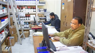 متبقيات المبيدات يعقم أقسام المعمل المختلفة لتوفير بيئة آمنة وصحية