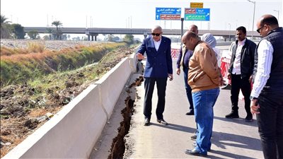محافظ الأقصر يتفقد موقع انهيار الطريق أسفل محور سمير فرج