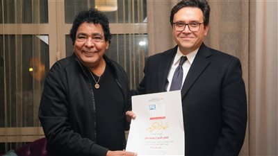 وزير الثقافة يزور الفنان محمد منير لتكريمه في يوم الثقافة المصرية 