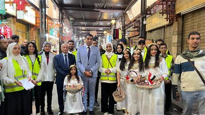 نائب محافظ الأقصر يلتقي أصحاب البازارات بالسوق السياحي 