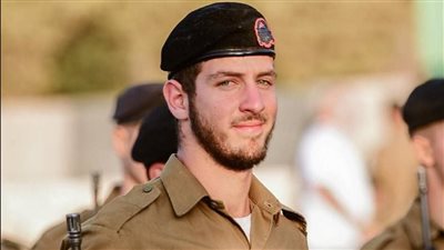 ننشر صورة قائد دبابة الاحتلال “القتيل” خلال مواجهات مع المقاومة شمال غزة