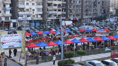 إقبال المواطنين على أسواق اليوم الواحد بالإسكندرية 