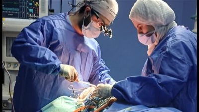 فريق جراحي بمستشفى بلبيس ينقذ حياة طفلة أصيبت بكسر في الجمجمة ونزيف بالمخ 