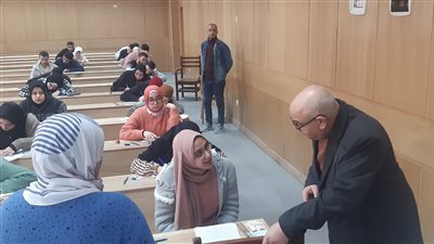 شعلة يواصل متابعة انتظام سير الإمتحانات بجامعة دمنهور