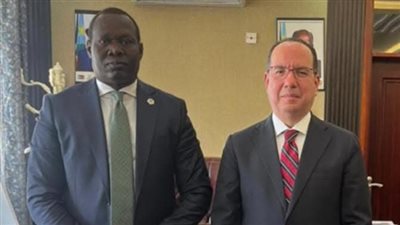 سفير مصر في جوبا يلتقي وكيل وزارة الطاقة والسدود بجنوب السودان