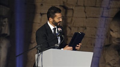 صور| “السينما الإفريقية” يكرم الفنان خالد النبوي ونجوم أفارقة بمعبد الأقصر 