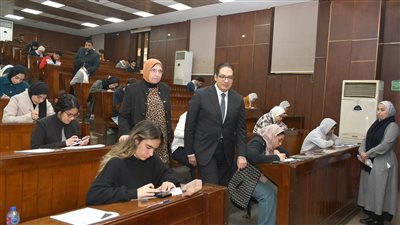رئيس جامعة القاهرة يواصل جولاته الميدانية لتفقد سير الامتحانات