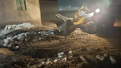 إزالة التعديات على الأراضي الزراعية ومصادرة مواد البناء بالفيوم 