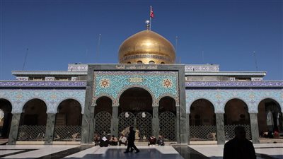 بعد محاولة تفجيره.. الشرع يُكلف بالإشراف على مقام السيدة زينب بدمشق  