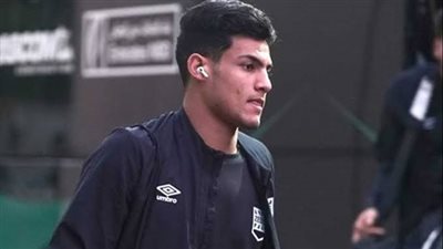 مصطفى العش يوقع 