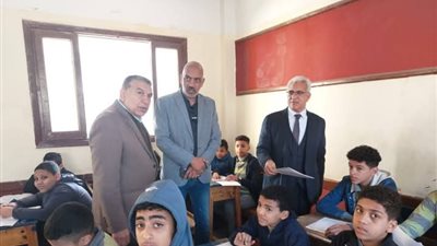 وكيل تعليم الإسماعيلية يتابع انتظام الامتحانات في ثاني أيامها 