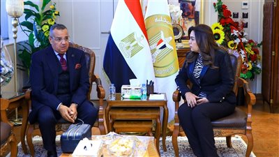 وزيرة التنمية المحلية تبحث مع محافظ جنوب سيناء استعدادات استضافة مهرجان الهجن