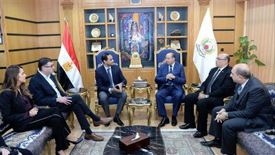 رئيس جامعة المنصورة يستقبل وفد جامعة مانشستر