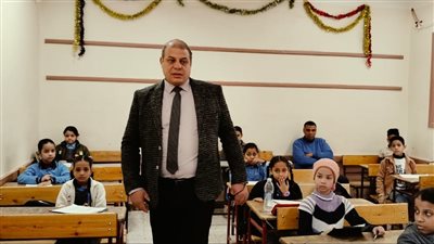 وكيل وزارة التربية والتعليم بقنا يتفقد امتحانات الفترة الثانية للمرحلة الابتدائية 