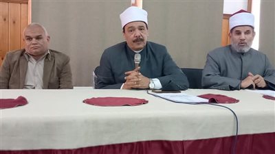 رئيس أزهر سوهاج يلتقي رؤساء اللجان ومساعديهم استعدادا لامتحانات الشهادة الإعدادية