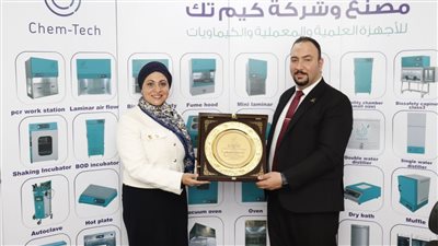 رئيس جامعة سينيكا الكندية تفتتح معرض