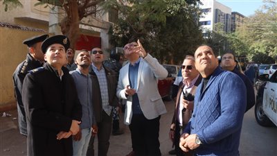 محافظ القليوبية يشهد إزالة 3 أدوار مخالفه بعمارة سكنية في بنها 