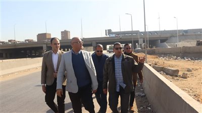 محافظ القليوبية يتابع أعمال النظافة ورفع الإشغالات أعلى وأسفل الطريق الدائري