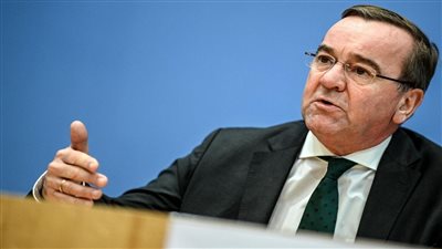 وزير الدفاع الألماني: نجهز حزمة جديدة من المساعدات العسكرية لأوكرانيا