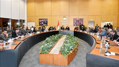 وزير الإسكان يعقد اجتماعًا مع عدد من أعضاء مجلسي 