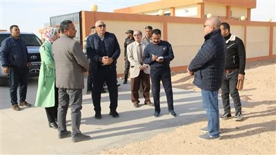 محافظ الوادي الجديد يتفقد قرى الأربعين بمركز باريس