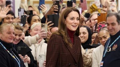 في أول زيارة بمفردها .. أميرة ويلز تتوجه لشكر أطبائها في مستشفي للسرطان