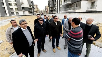 وزير الإسكان يتفقد مشروعي 