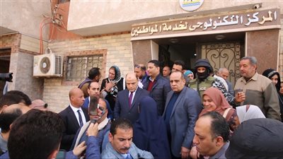 محافظ كفرالشيخ يتفقد المركز التكنولوجي لخدمة المواطنين ببيلا