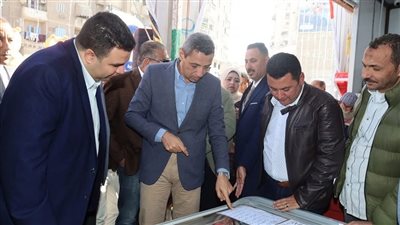 محافظ السويس يتفقد منافذ البيع لتوفير السلع الغذائية للمواطنين بأسعار مخفضة 