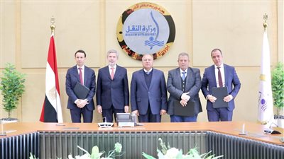 وزير الصناعة والنقل يشهد توقيع انشاء شركة جديدة بين  السكة الديد وسالشيف الإيطالية باسم (سالشيف تراك) 