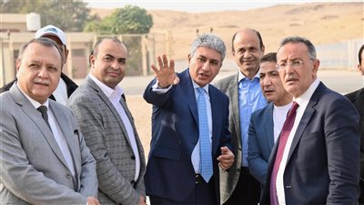 وزير السياحة يتفقد مستجدات الأعمال بمشروع تطوير الخدمات بمنطقة أهرامات الجيزة