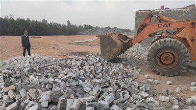 إزالة مباني مخالفة وشدات خشبية بالبحيرة