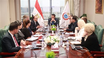 وزير الصحة يبحث مع وفد بريطاني الاستثمار في القطاع الصحي 