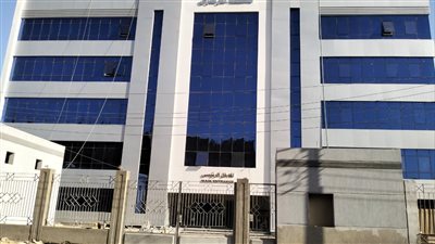 محافظ سوهاج يستعرض مع وكيل الصحة خطة تشغيل المستشفيات المركزية بعد تطويرها