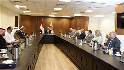 وزير العمل يستقبل وفدًا من الاتحاد الدولي لنقابات العمال العرب