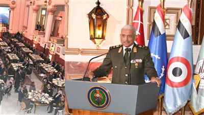 وزير الدفاع يشهد حفل تخرج دورة التمثيل الدبلوماسى العسكرى المصرى بالخارج  