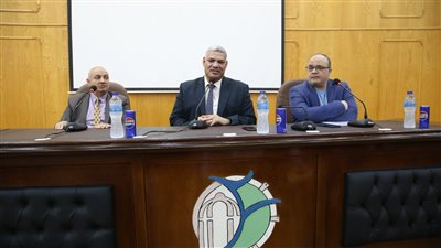 نائب رئيس جامعة الفيوم يجتمع مع مسئولى الدراسات العليا  