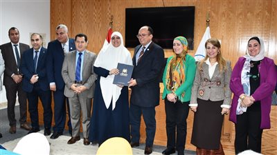 جامعة حلوان تكرم الأساتذة الفائزين بتمويل 48  مشروع بحثي