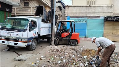 مراجعة أداء مركبات الحملة الميكانيكية ورفع تراكمات القمامة بأبو المطامير  