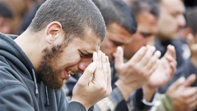 البكاء من خشية الله.. 6 أعمال تزيد رقة القلب
