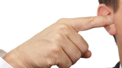 أسباب انسداد الأذن في الشتاء.. وطرق الوقاية