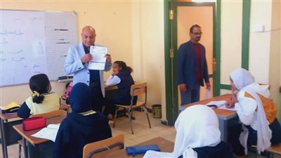 وكيل تعليم أسوان يتفقد امتحانات الشهادة الإعدادية فى يومها الأول