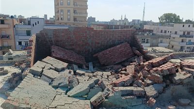 إزالة 6 حالات تعد لبناء مخالف بمركزى حوش عيسى و الدلنجات