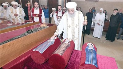 تطييب رفات 14 بطريركاً بدير الأنبا مقار