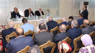 وزير الصناعة والنقل يستعرض مع محافظ ومصنعي القليوبية تحديات المناطق الصناعية والمصانع  وسبل حلها