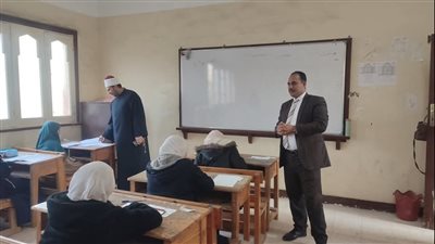 رئيس منطقة الإسكندرية الأزهرية يتابع امتحانات الشهادات الابتدائية والإعدادية 