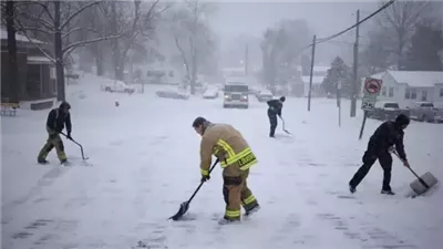 عواصف ثلجية تقود إلى حالة استنفار قصوى داخل ولايات أمريكية 