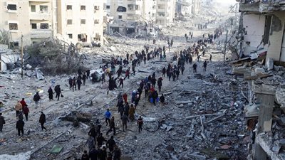 بدء عودة نازحي غزة لبيوتهم بعد وقف الحرب.. صور 